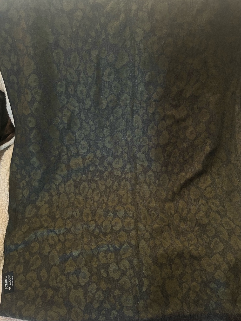 Green Leopard Pattern Scarf - Picture 2 of 3